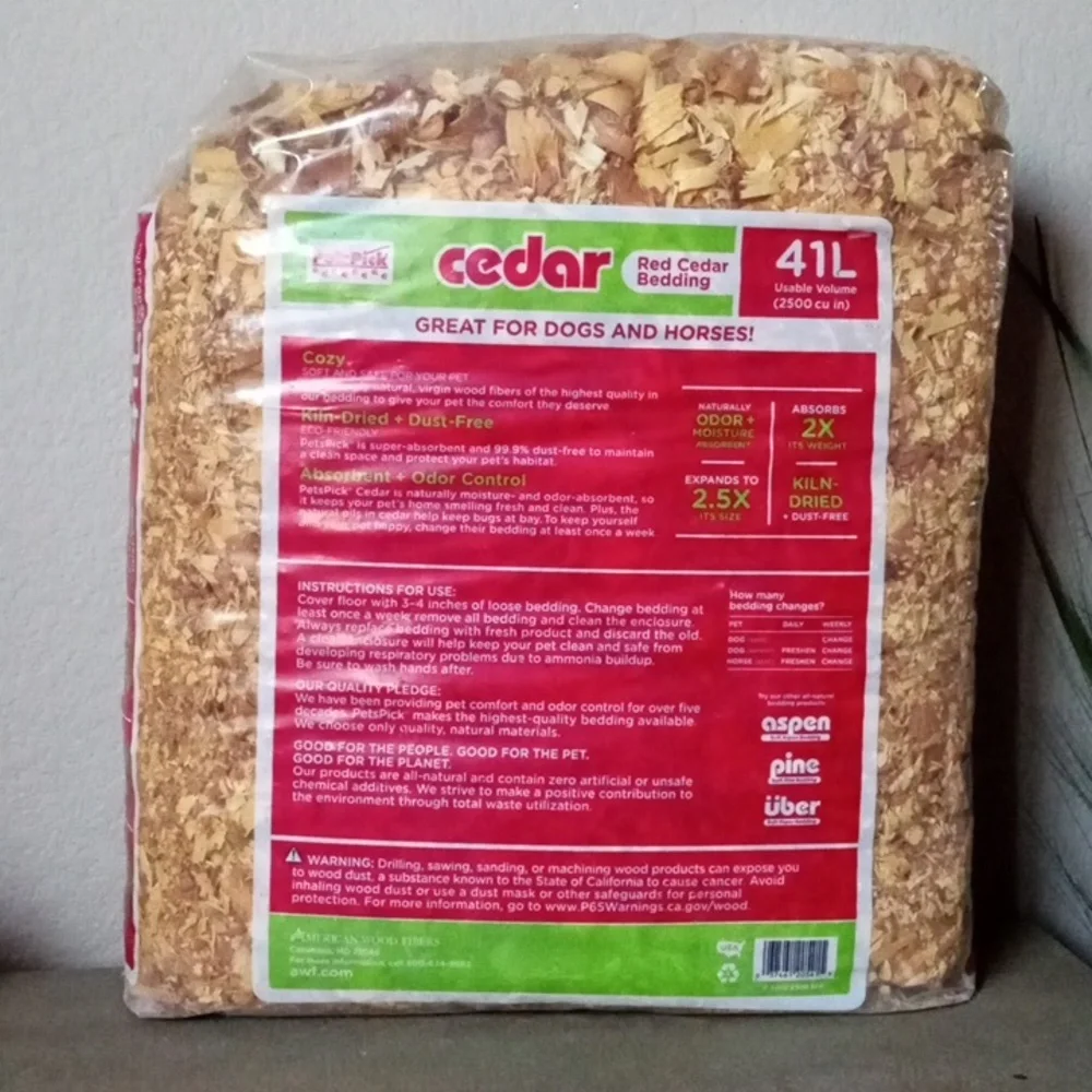 New! PETS PICK Red Cedar Bedding 41 Liters / Odor Control.
